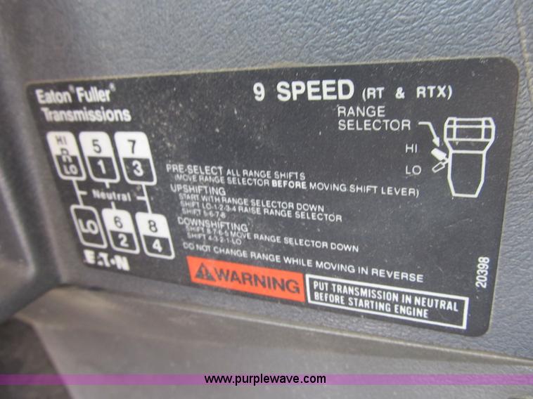 image for item 4096 1993 Mack CH613 semi truck