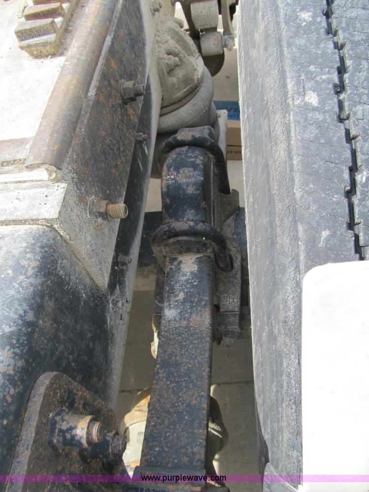 image for item 4096 1993 Mack CH613 semi truck