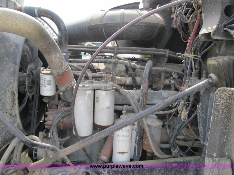 image for item 4096 1993 Mack CH613 semi truck