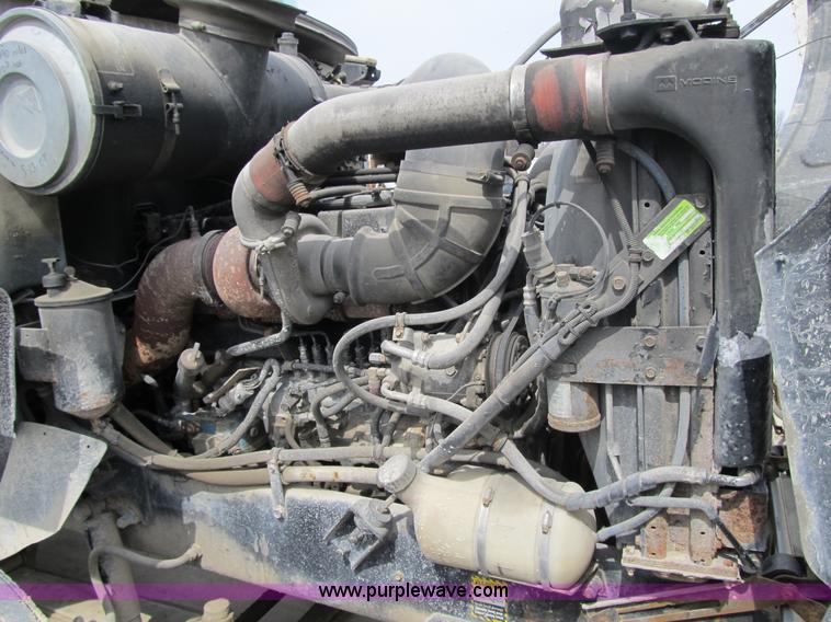 image for item 4096 1993 Mack CH613 semi truck