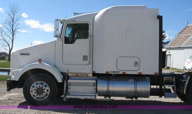image for item 4442 1999 Kenworth T800 semi truck