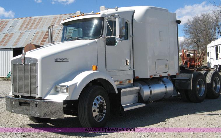 image for item 4442 1999 Kenworth T800 semi truck