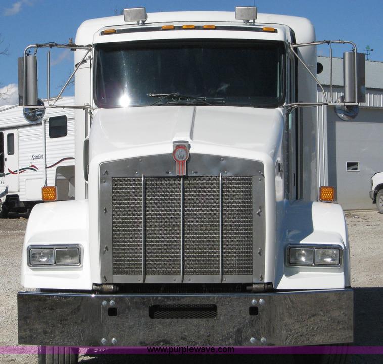 image for item 4442 1999 Kenworth T800 semi truck