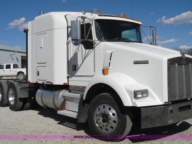 image for item 4442 1999 Kenworth T800 semi truck