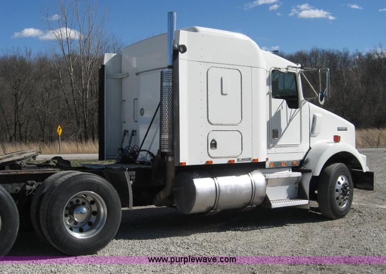 image for item 4442 1999 Kenworth T800 semi truck