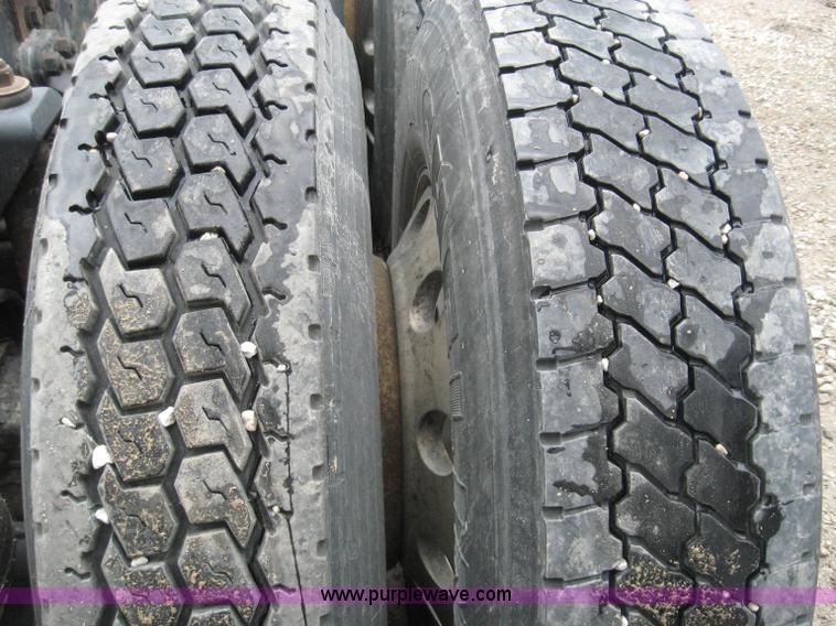 image for item 4442 1999 Kenworth T800 semi truck