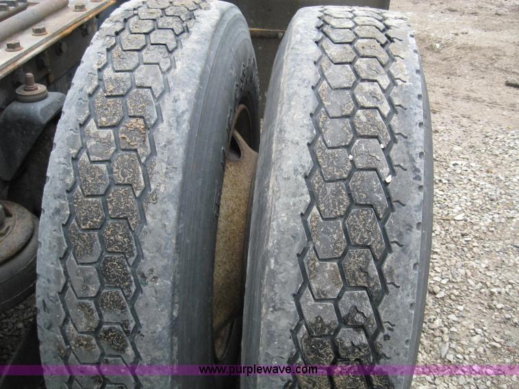 image for item 4442 1999 Kenworth T800 semi truck