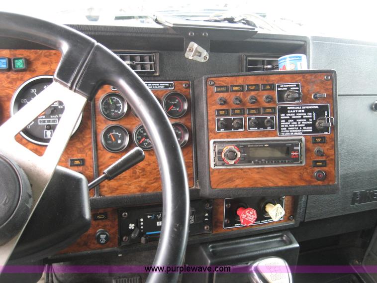 image for item 4442 1999 Kenworth T800 semi truck