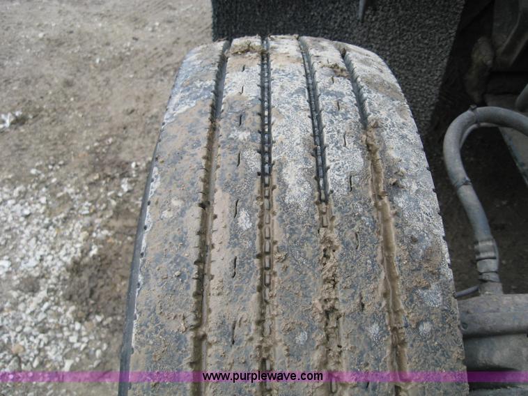 image for item 4442 1999 Kenworth T800 semi truck