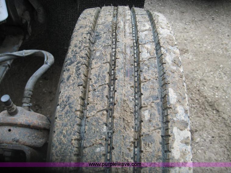 image for item 4442 1999 Kenworth T800 semi truck