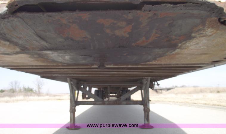 image for item 5585 1986 Fruehauf 48' semi trailer