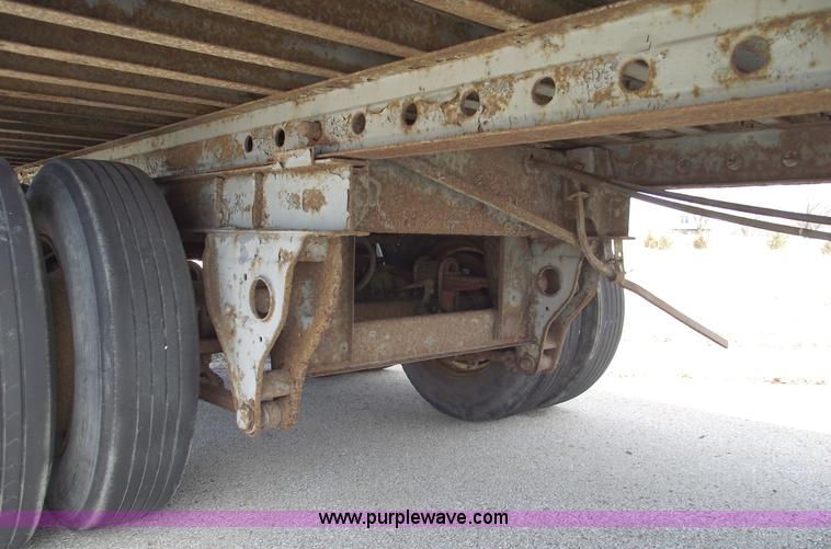 image for item 5585 1986 Fruehauf 48' semi trailer