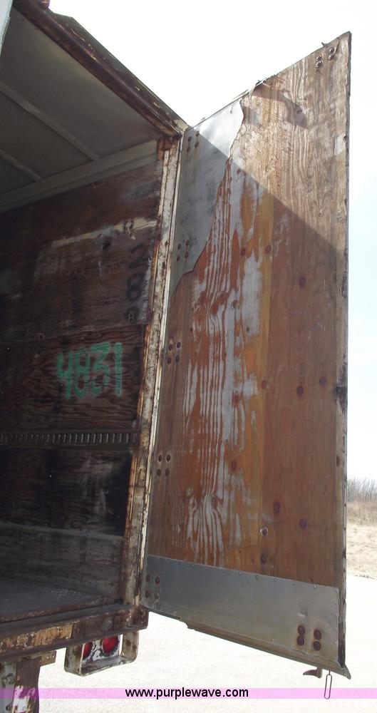 image for item 5585 1986 Fruehauf 48' semi trailer