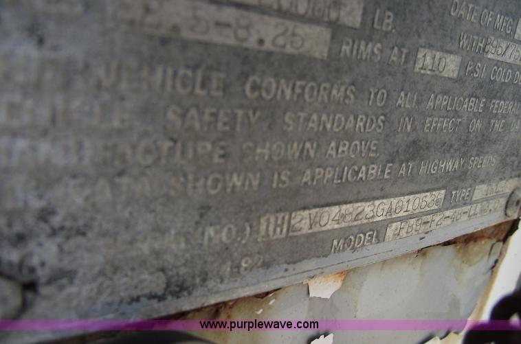 image for item 5585 1986 Fruehauf 48' semi trailer