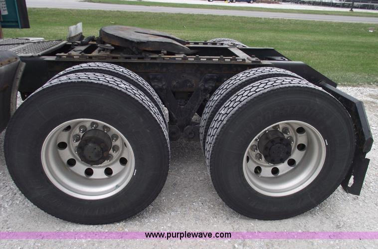 image for item 5755 1999 Kenworth T800 semi truck