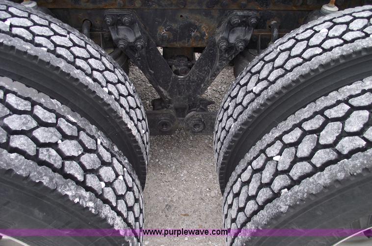 image for item 5755 1999 Kenworth T800 semi truck