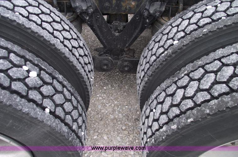 image for item 5755 1999 Kenworth T800 semi truck