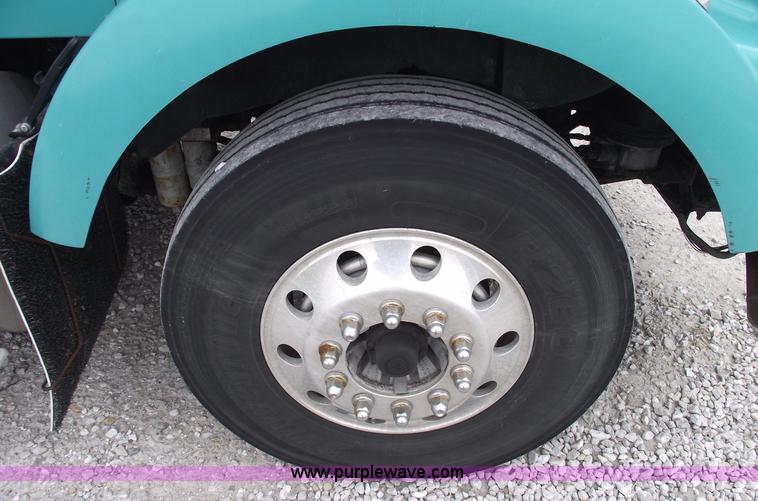 image for item 5755 1999 Kenworth T800 semi truck