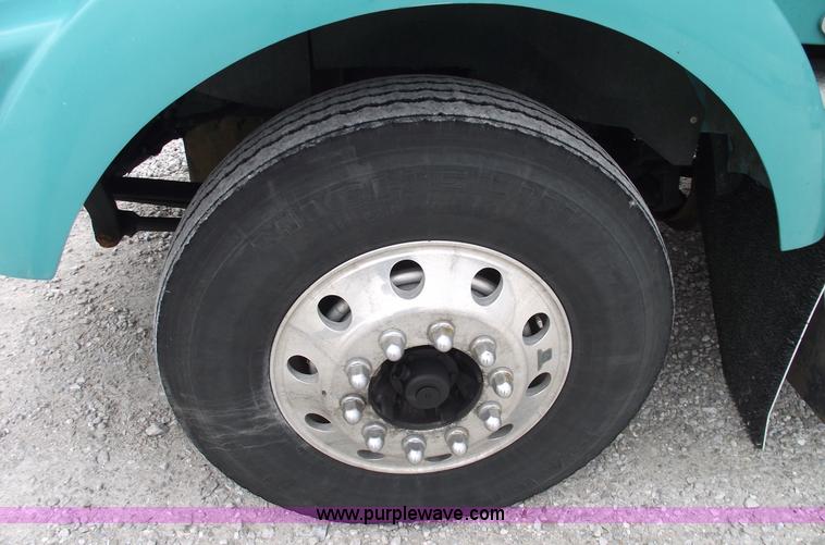 image for item 5755 1999 Kenworth T800 semi truck