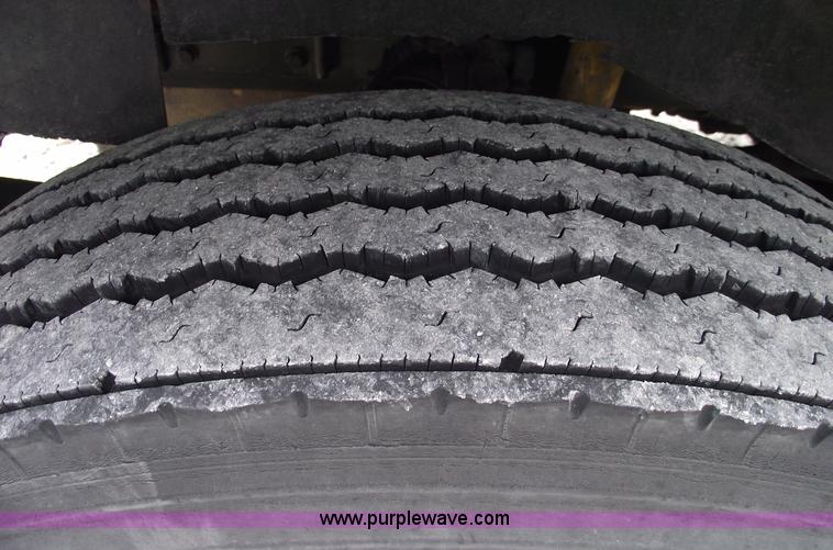 image for item 5755 1999 Kenworth T800 semi truck