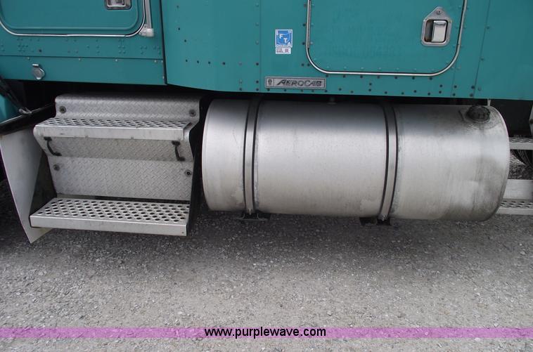 image for item 5755 1999 Kenworth T800 semi truck