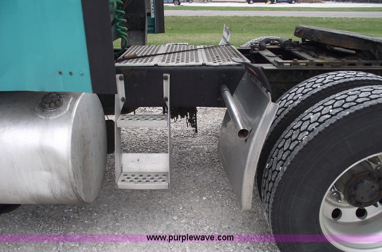 image for item 5755 1999 Kenworth T800 semi truck