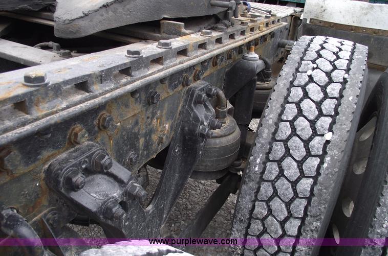 image for item 5755 1999 Kenworth T800 semi truck