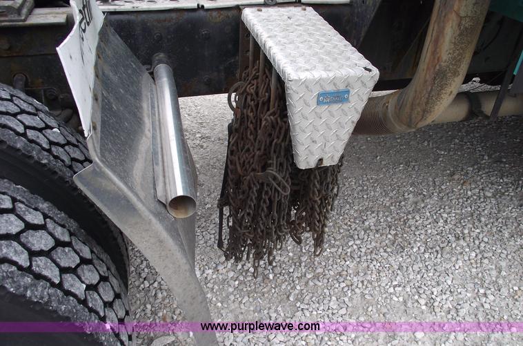 image for item 5755 1999 Kenworth T800 semi truck