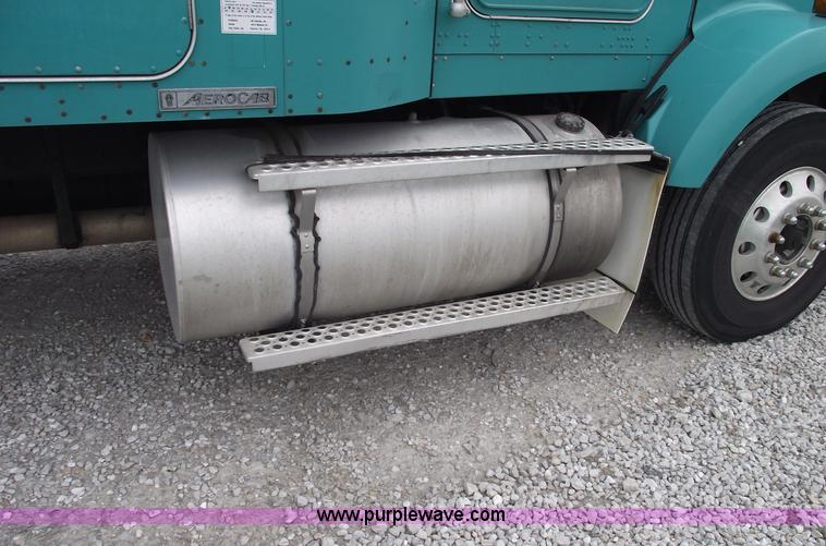 image for item 5755 1999 Kenworth T800 semi truck