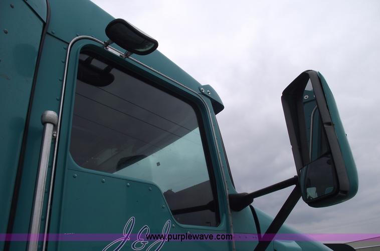 image for item 5755 1999 Kenworth T800 semi truck