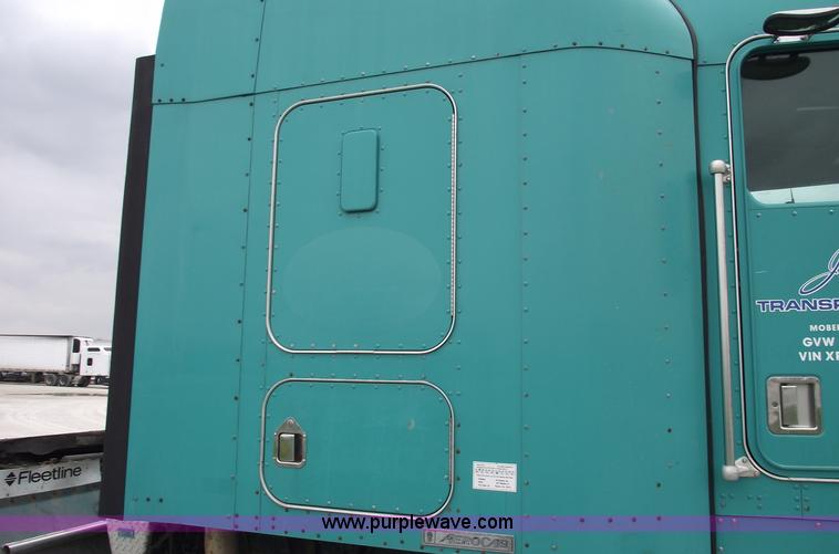 image for item 5755 1999 Kenworth T800 semi truck