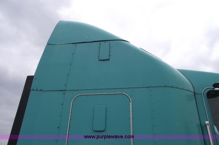 image for item 5755 1999 Kenworth T800 semi truck