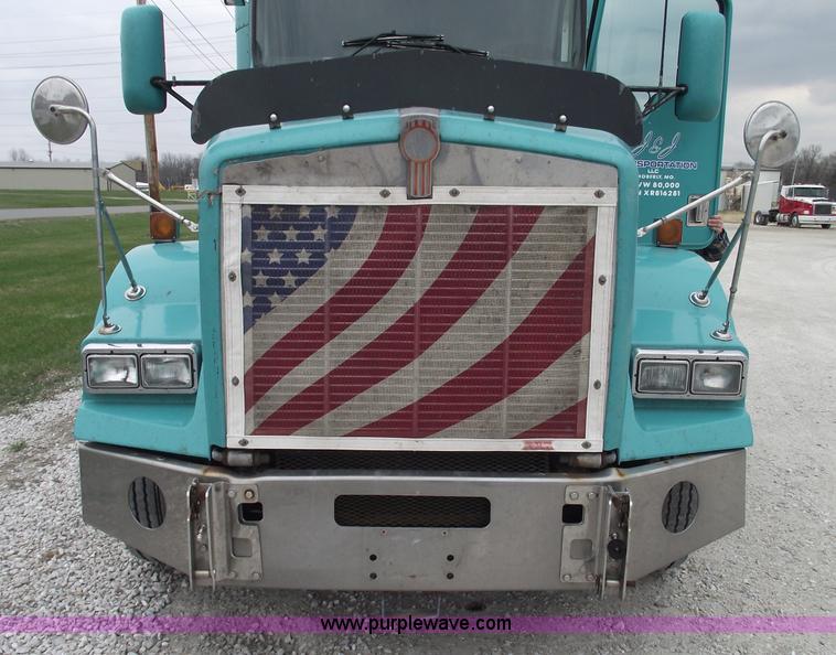 image for item 5755 1999 Kenworth T800 semi truck