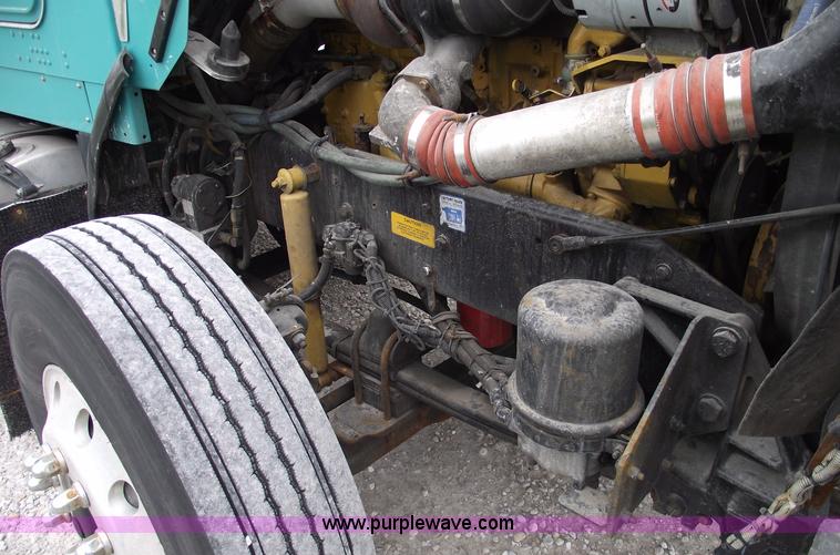 image for item 5755 1999 Kenworth T800 semi truck