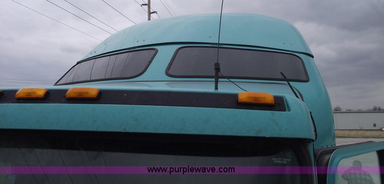 image for item 5755 1999 Kenworth T800 semi truck