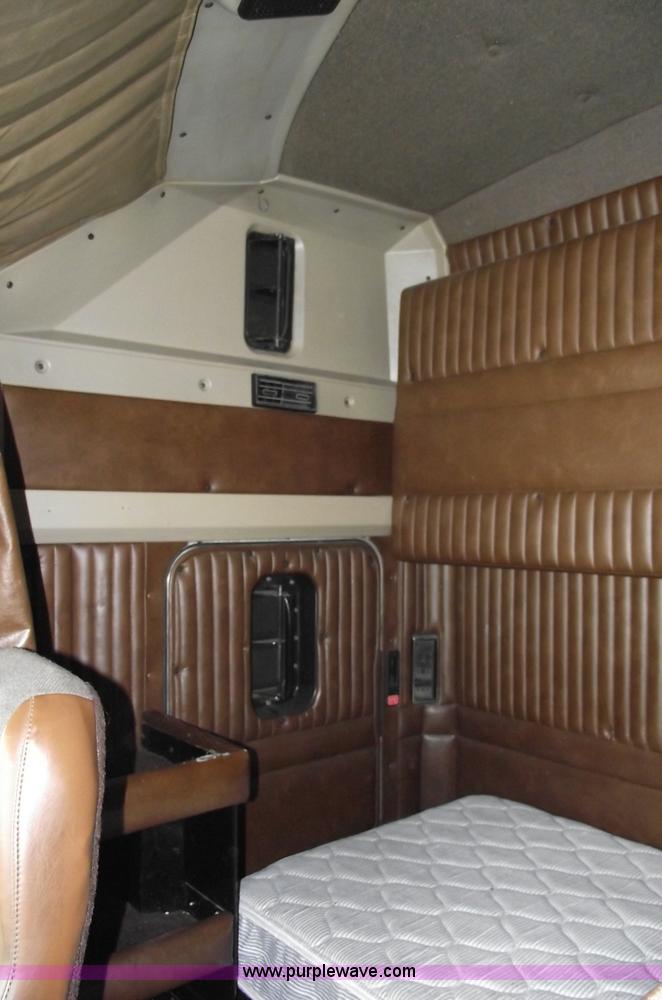 image for item 5755 1999 Kenworth T800 semi truck