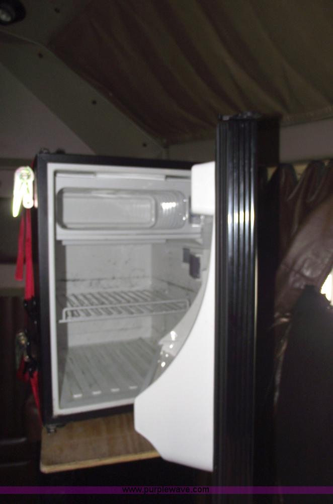 image for item 5755 1999 Kenworth T800 semi truck