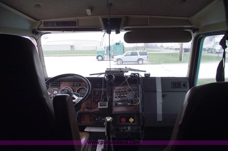 image for item 5755 1999 Kenworth T800 semi truck