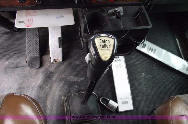 image for item 5755 1999 Kenworth T800 semi truck