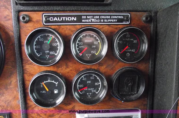 image for item 5755 1999 Kenworth T800 semi truck