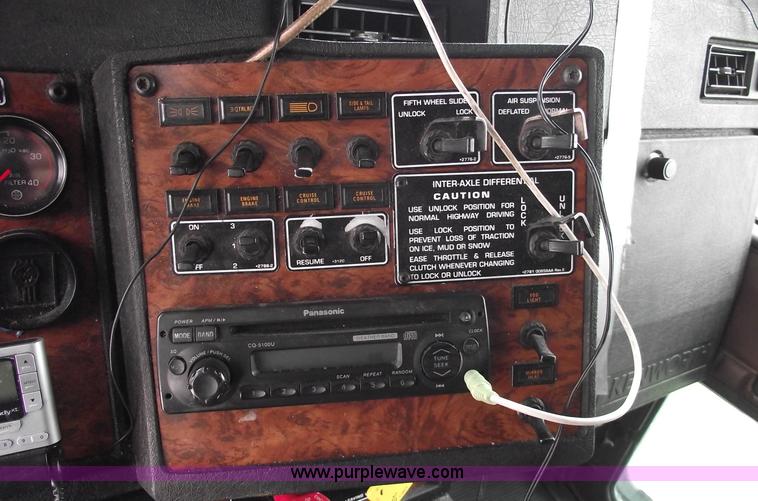 image for item 5755 1999 Kenworth T800 semi truck