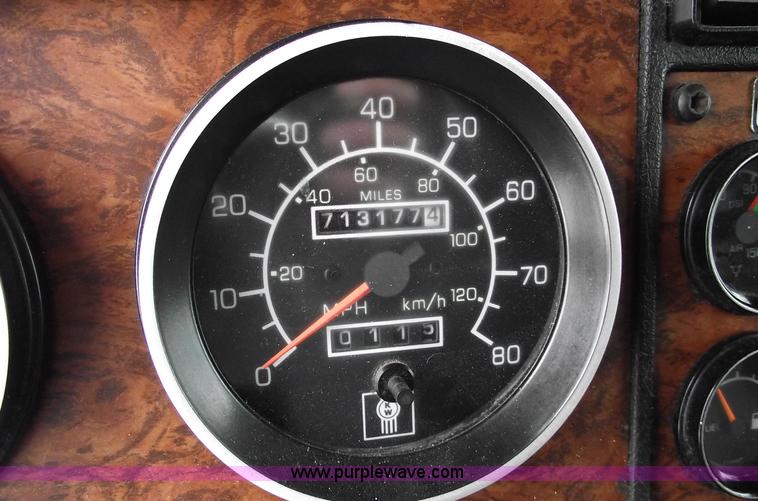 image for item 5755 1999 Kenworth T800 semi truck