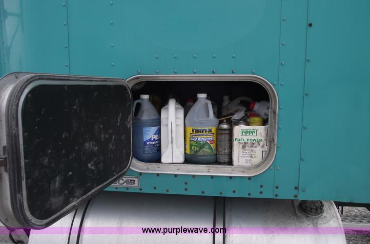 image for item 5755 1999 Kenworth T800 semi truck