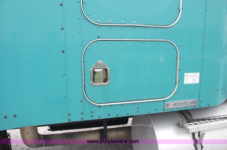 image for item 5755 1999 Kenworth T800 semi truck