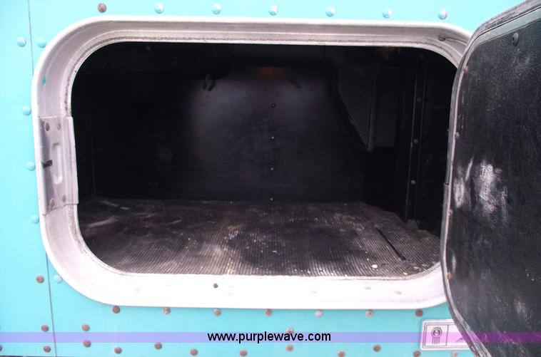 image for item 5755 1999 Kenworth T800 semi truck