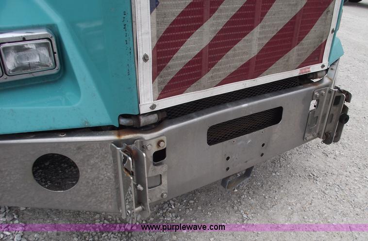 image for item 5755 1999 Kenworth T800 semi truck