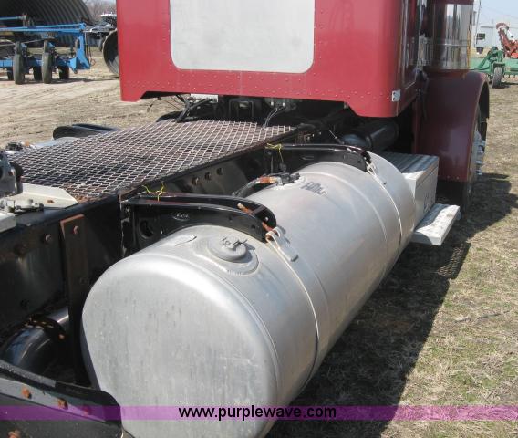 image for item 5944 1995 Peterbilt 378 semi truck