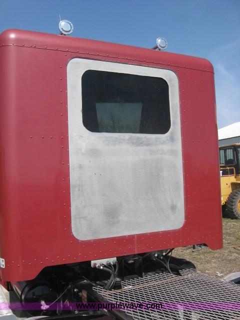 image for item 5944 1995 Peterbilt 378 semi truck