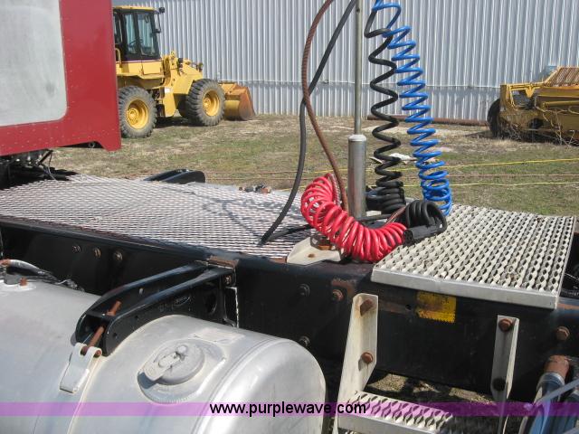 image for item 5944 1995 Peterbilt 378 semi truck