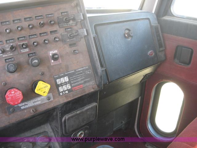 image for item 5944 1995 Peterbilt 378 semi truck